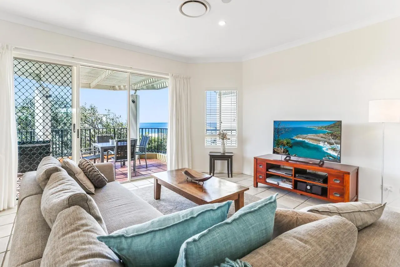 Cosy Apartment With Ocean Views, Sunshine Beach